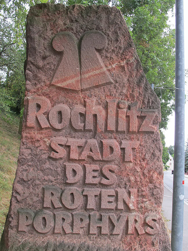 Ortseingangssäule der Stadt Rochlitz (Quelle: Sagensammlung, Bd. 2; W. Lose)